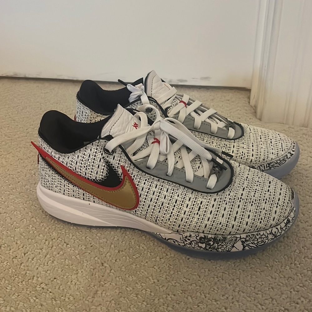 Nike Lebron next gen athletic shoes size 8